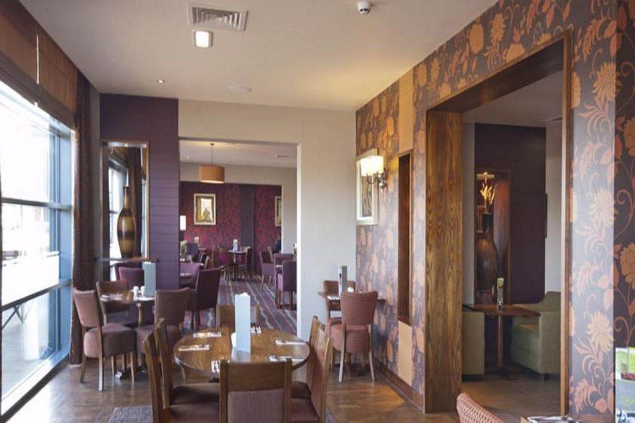 Premier Inn Edinburgh Park ภายนอก รูปภาพ